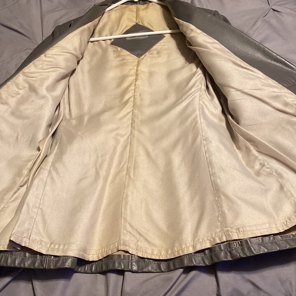 Leather jacket - Picture 2 of 5